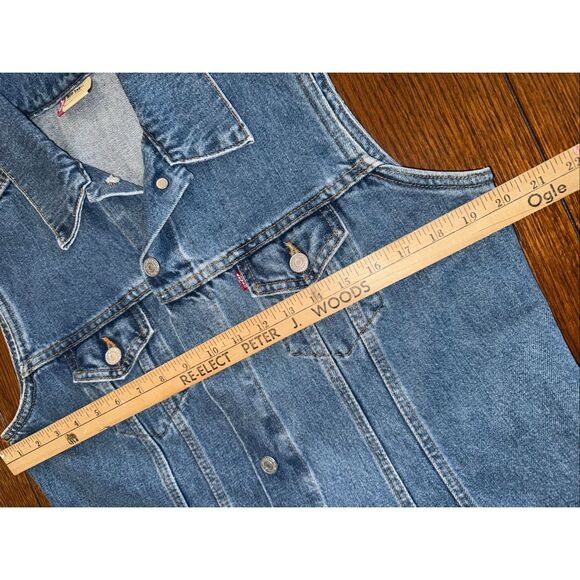 Levi’s Red Tab Denim Vest – Classic Blue Jean Sleeveless Jacket - Picture 11 of 14